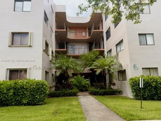 For Rent: $2,500 (3 beds, 2 baths, 1040 Square Feet)