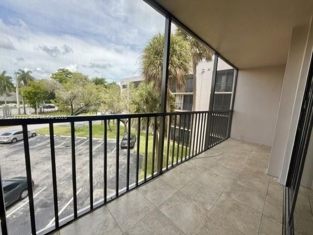 For Rent: $2,500 (3 beds, 2 baths, 1040 Square Feet)