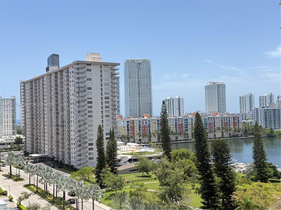 En Venta: $355,000 (2 camas, 2 baños, 1233 Pies cuadrados)