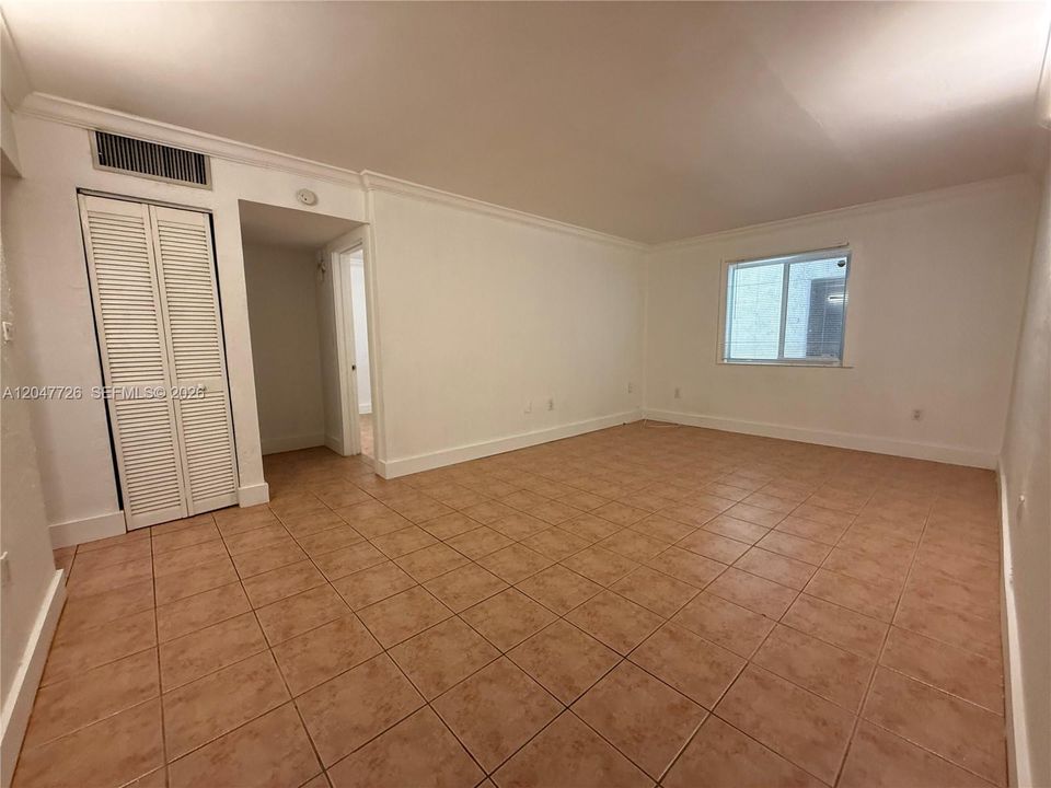 For Rent: $1,800 (1 beds, 1 baths, 574 Square Feet)