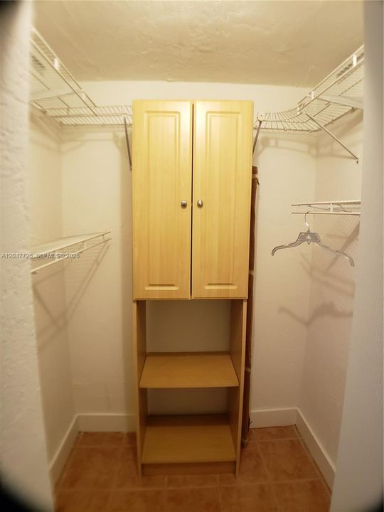 For Rent: $1,800 (1 beds, 1 baths, 574 Square Feet)