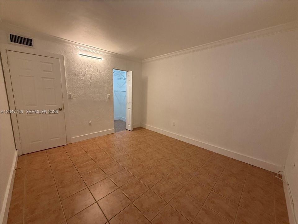 For Rent: $1,800 (1 beds, 1 baths, 574 Square Feet)