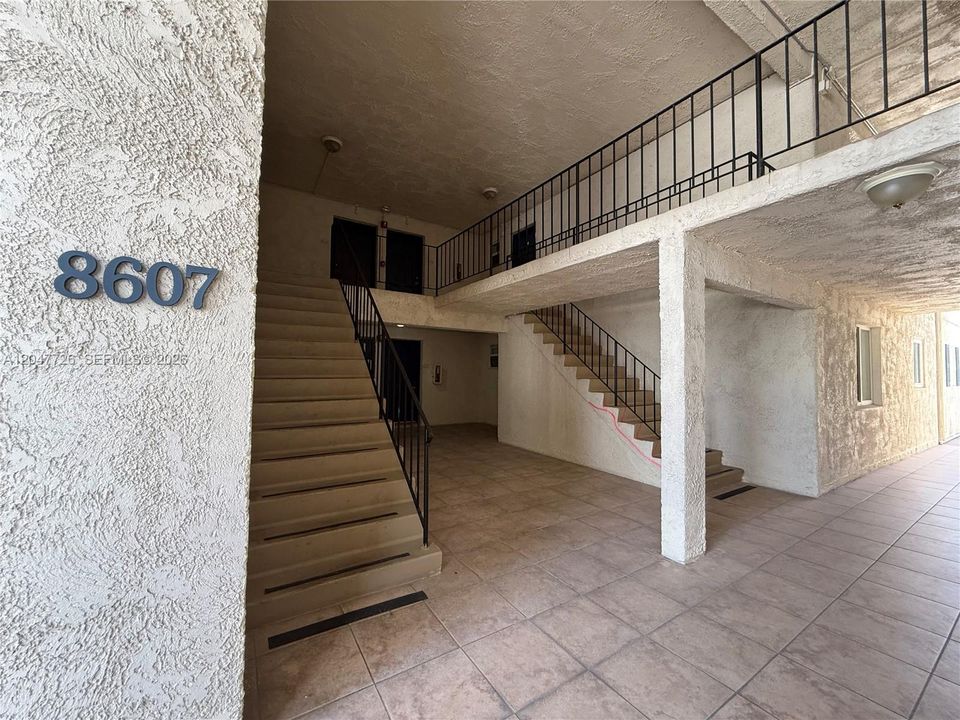 For Rent: $1,800 (1 beds, 1 baths, 574 Square Feet)