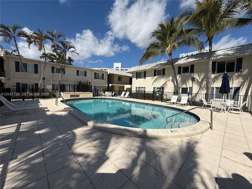 For Rent: $1,800 (1 beds, 1 baths, 574 Square Feet)