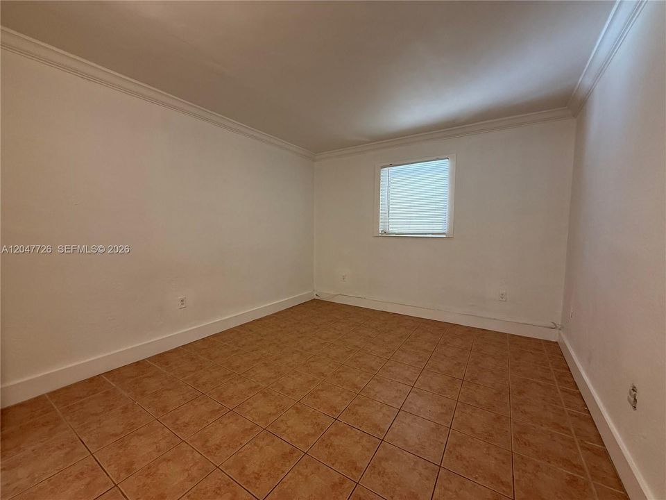 For Rent: $1,800 (1 beds, 1 baths, 574 Square Feet)