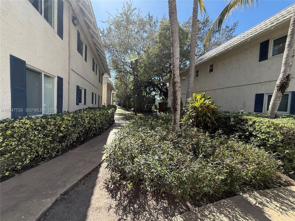For Rent: $1,800 (1 beds, 1 baths, 574 Square Feet)