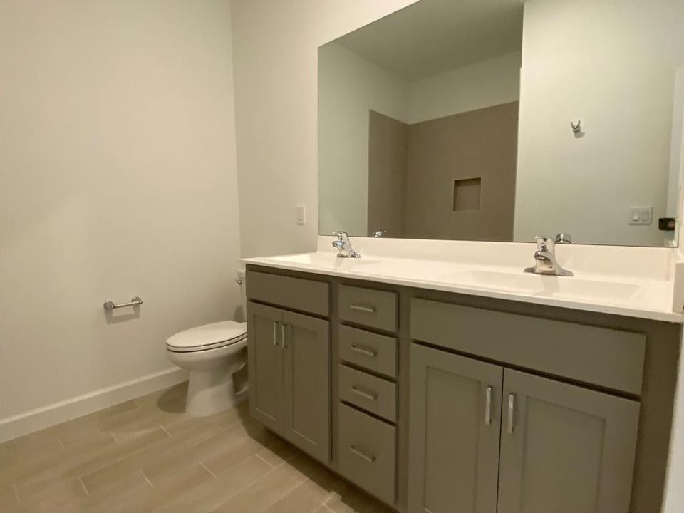BATH 2/3 BEDROOM