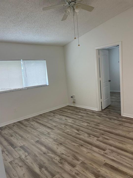В аренду: $1,950 (2 спален, 1 ванн, 749 Квадратных фут)