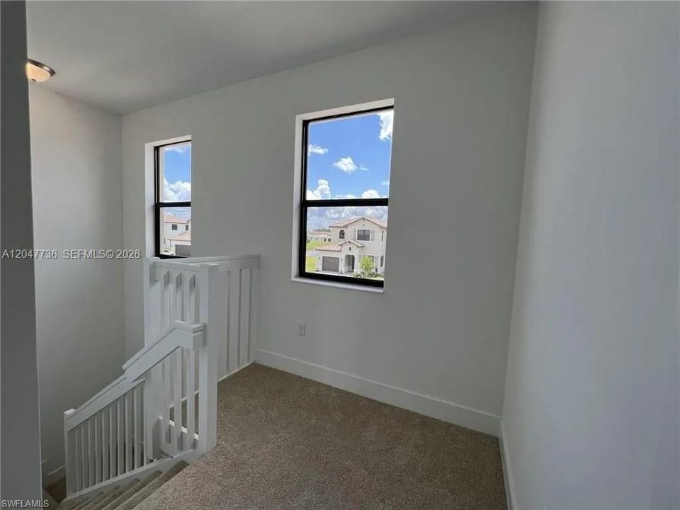 For Rent: $2,200 (3 beds, 2 baths, 1933 Square Feet)