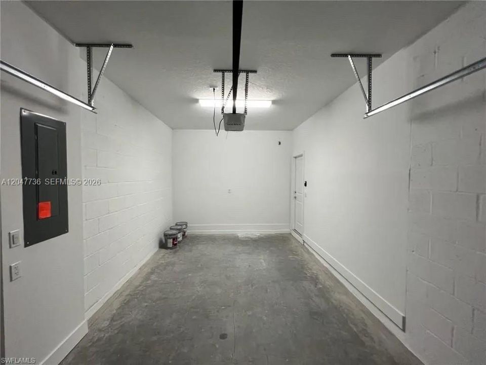 For Rent: $2,200 (3 beds, 2 baths, 1933 Square Feet)