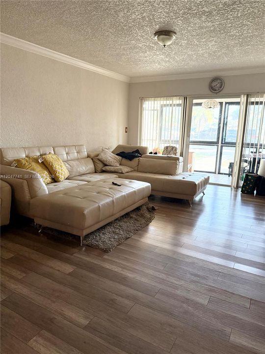 For Rent: $2,300 (2 beds, 2 baths, 1106 Square Feet)