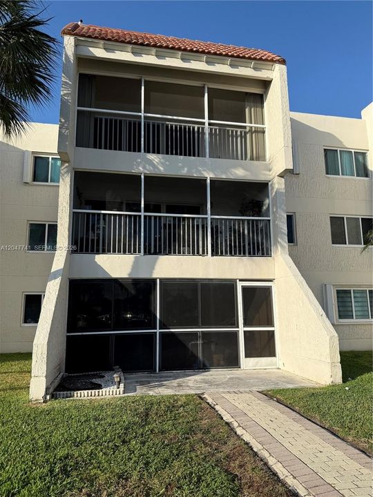 For Rent: $2,300 (2 beds, 2 baths, 1106 Square Feet)
