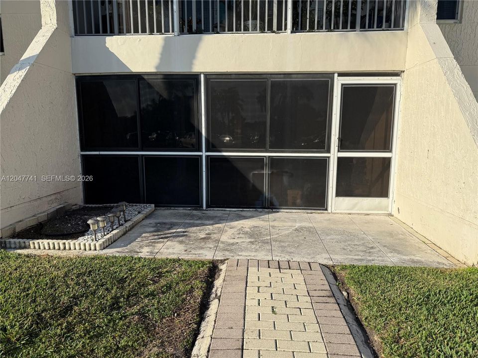 For Rent: $2,300 (2 beds, 2 baths, 1106 Square Feet)