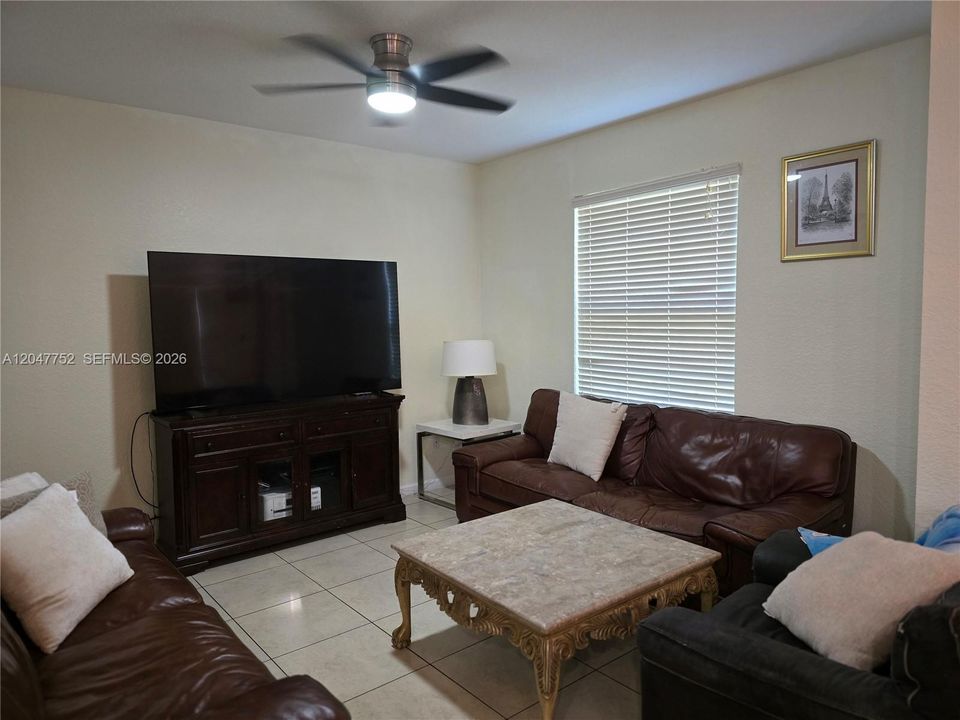 En Venta: $484,900 (3 camas, 2 baños, 2036 Pies cuadrados)