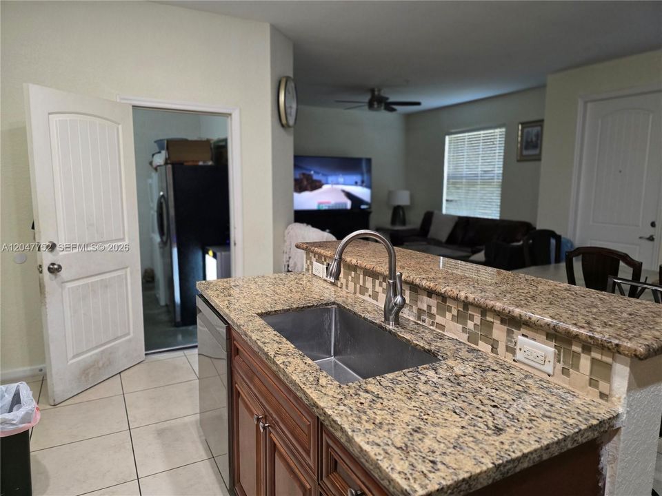 En Venta: $484,900 (3 camas, 2 baños, 2036 Pies cuadrados)