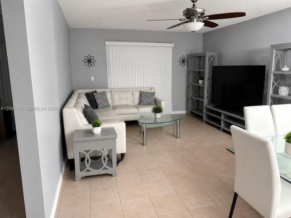 For Rent: $1,700 (2 beds, 1 baths, 825 Square Feet)