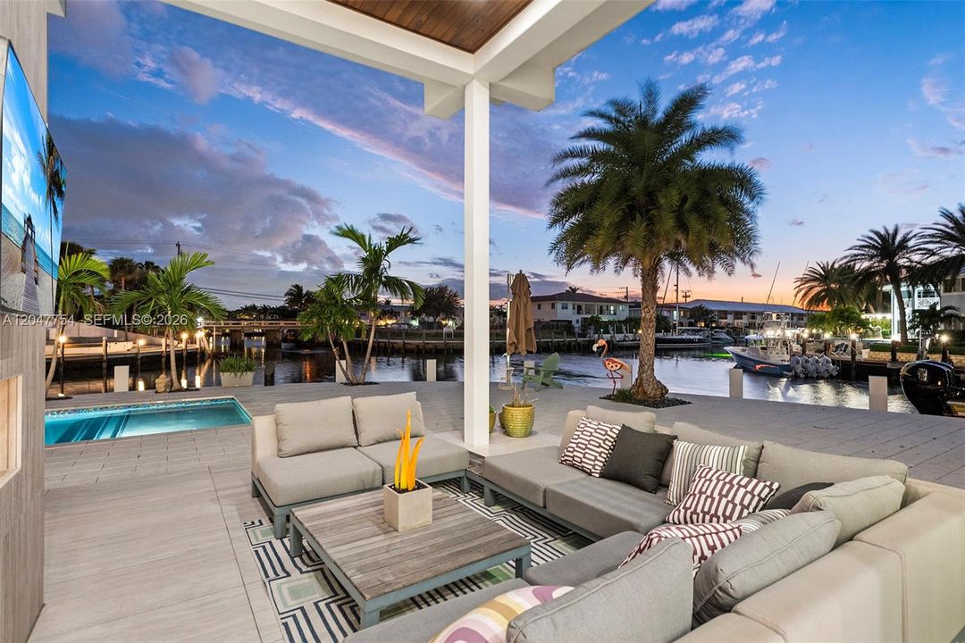 Active With Contract: $6,950,000 (3 beds, 4 baths, 3122 Square Feet)