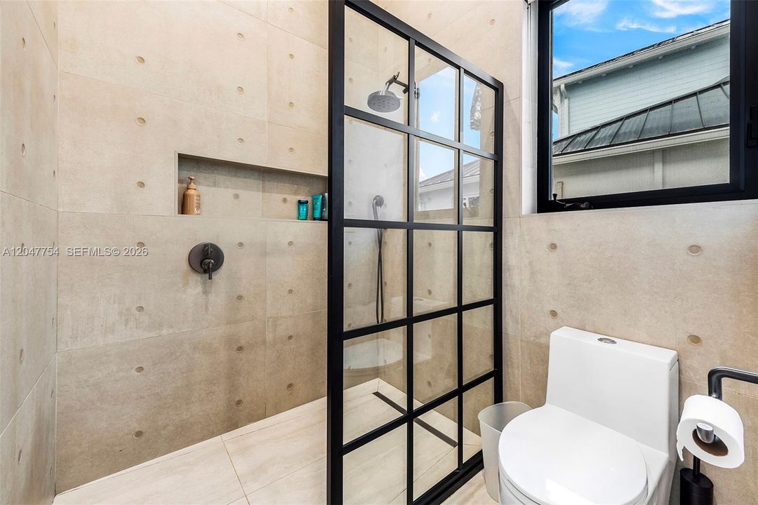 Active With Contract: $6,950,000 (3 beds, 4 baths, 3122 Square Feet)