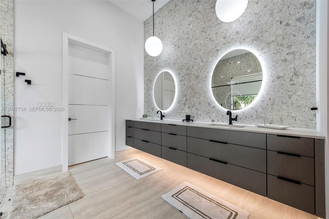 Active With Contract: $6,950,000 (3 beds, 4 baths, 3122 Square Feet)