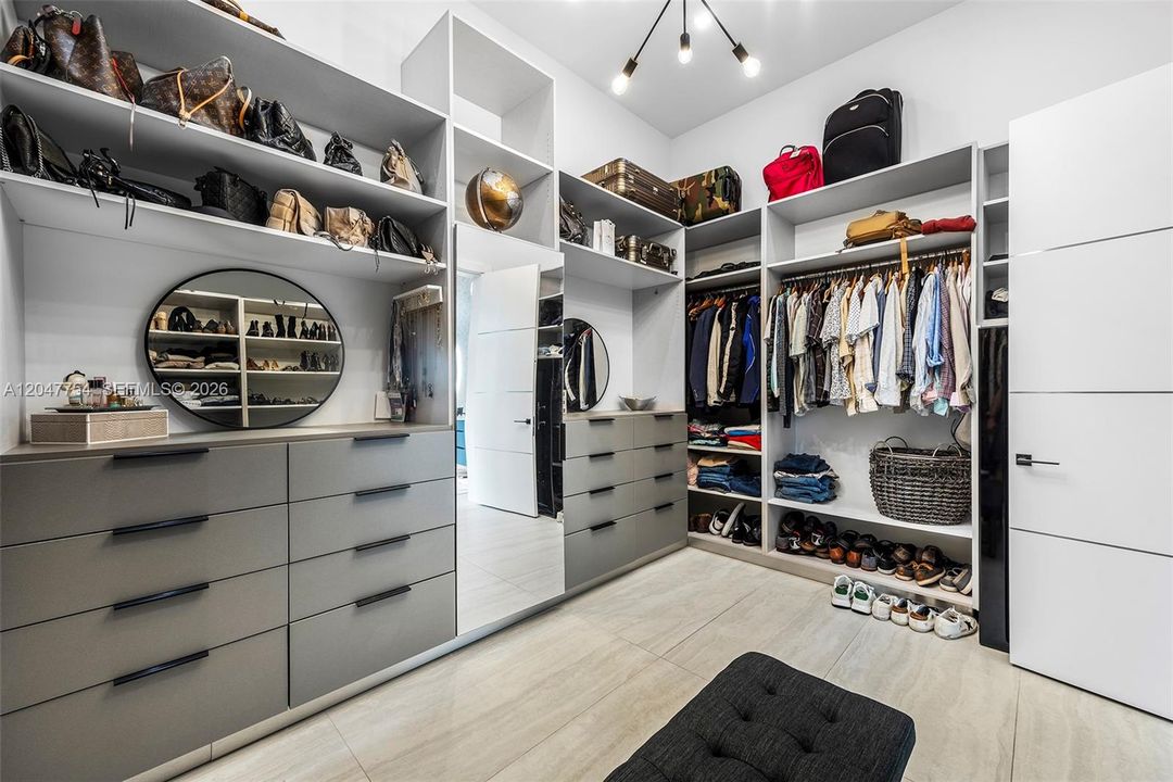 Active With Contract: $6,950,000 (3 beds, 4 baths, 3122 Square Feet)