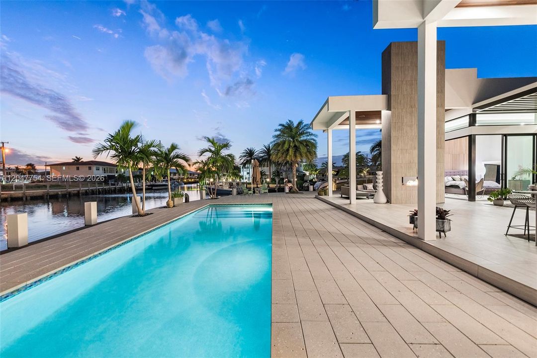 Active With Contract: $6,950,000 (3 beds, 4 baths, 3122 Square Feet)