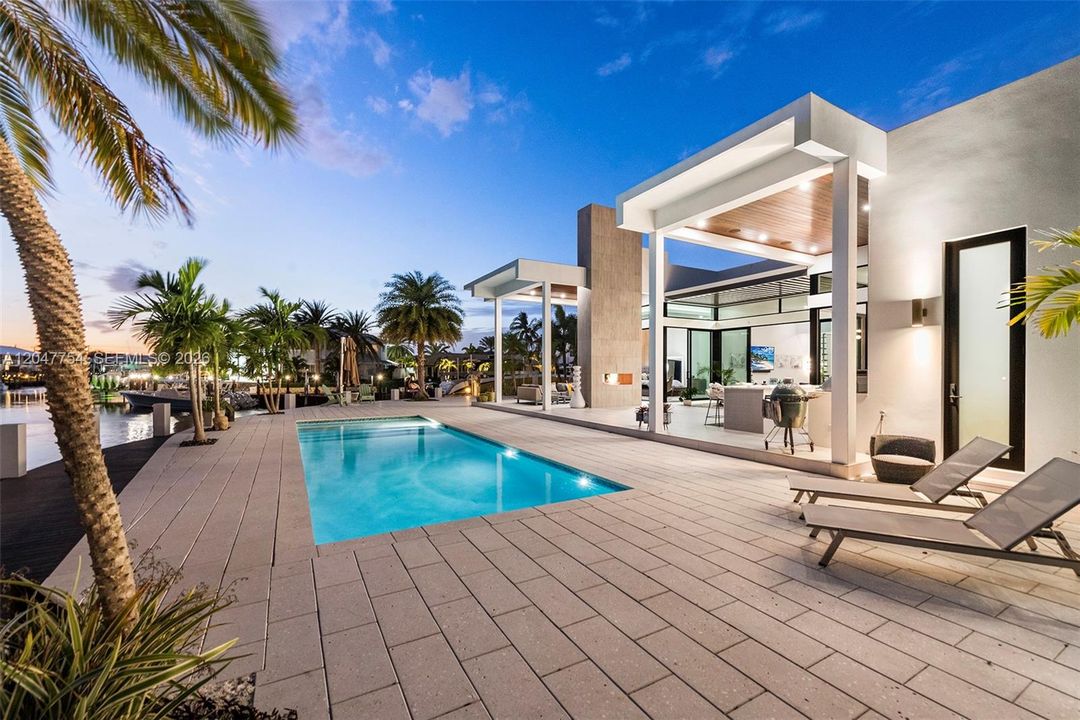 Active With Contract: $6,950,000 (3 beds, 4 baths, 3122 Square Feet)