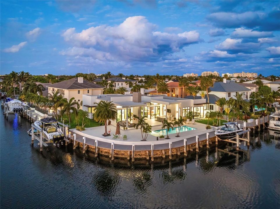 Active With Contract: $6,950,000 (3 beds, 4 baths, 3122 Square Feet)