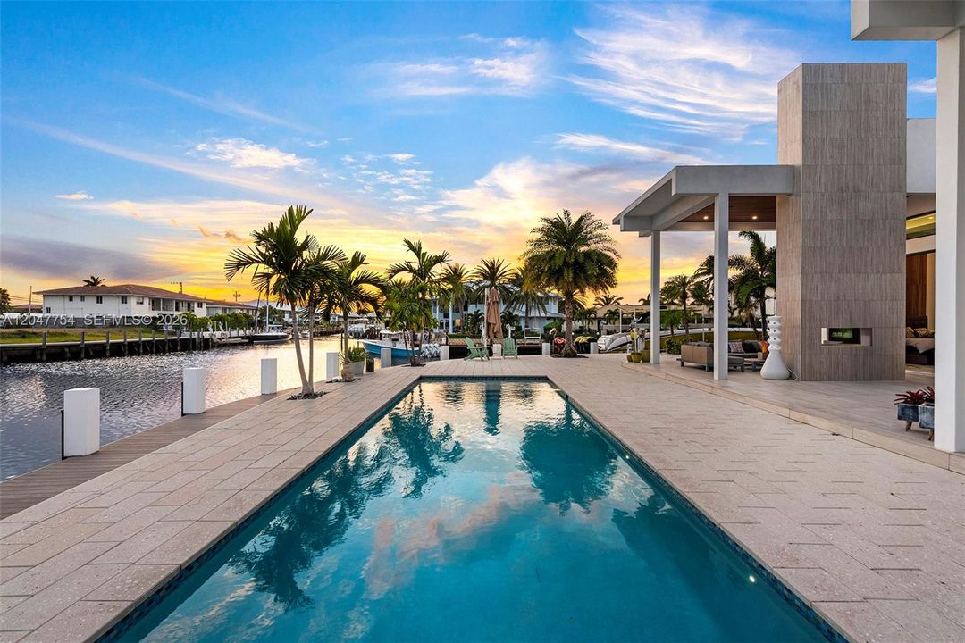 Active With Contract: $6,950,000 (3 beds, 4 baths, 3122 Square Feet)