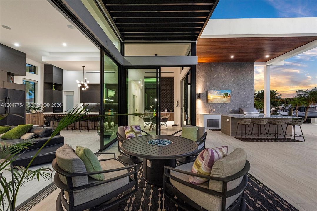 Active With Contract: $6,950,000 (3 beds, 4 baths, 3122 Square Feet)