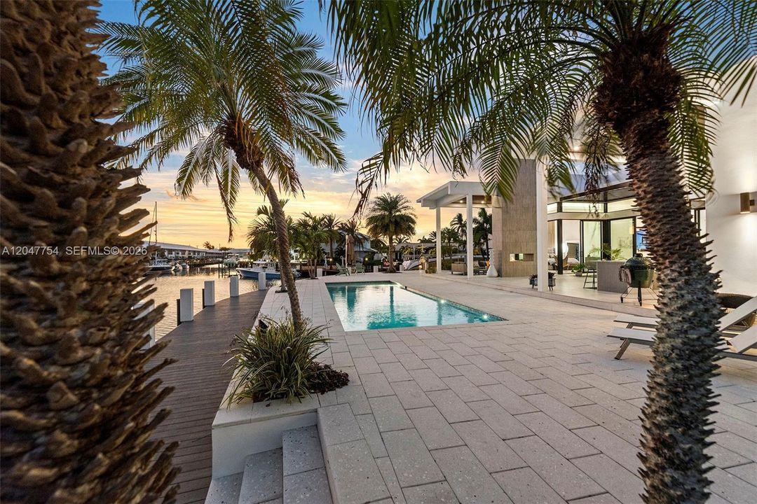 Active With Contract: $6,950,000 (3 beds, 4 baths, 3122 Square Feet)
