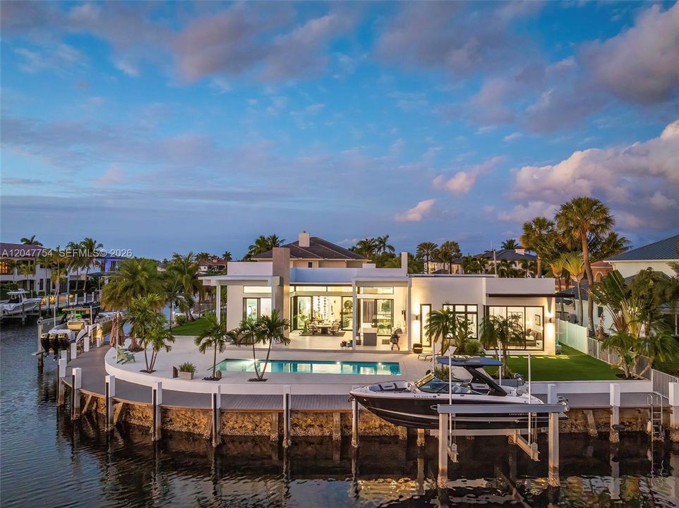 Active With Contract: $6,950,000 (3 beds, 4 baths, 3122 Square Feet)