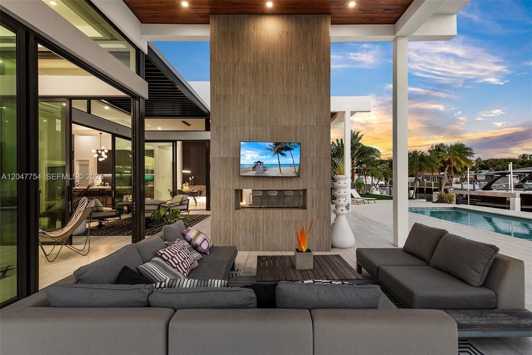 Active With Contract: $6,950,000 (3 beds, 4 baths, 3122 Square Feet)