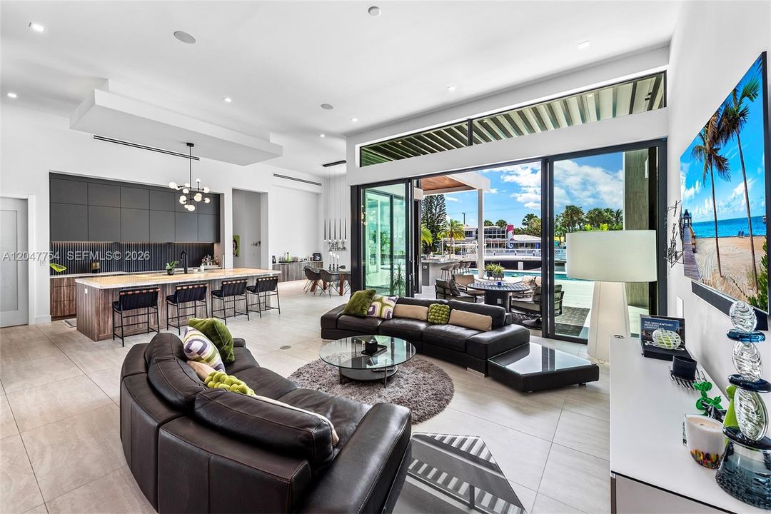 Active With Contract: $6,950,000 (3 beds, 4 baths, 3122 Square Feet)