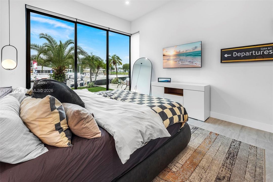 Active With Contract: $6,950,000 (3 beds, 4 baths, 3122 Square Feet)