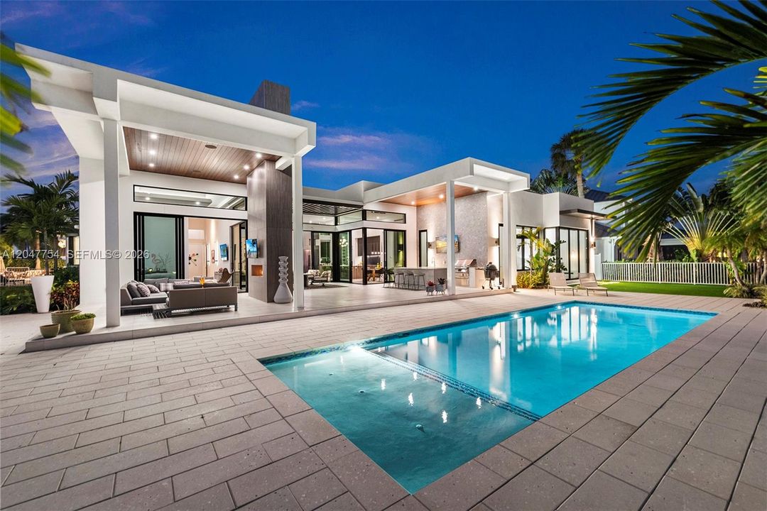 Active With Contract: $6,950,000 (3 beds, 4 baths, 3122 Square Feet)