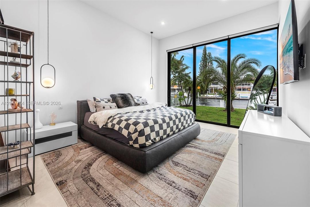 Active With Contract: $6,950,000 (3 beds, 4 baths, 3122 Square Feet)