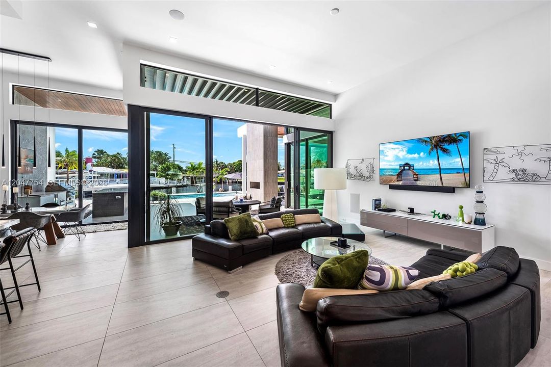 Active With Contract: $6,950,000 (3 beds, 4 baths, 3122 Square Feet)