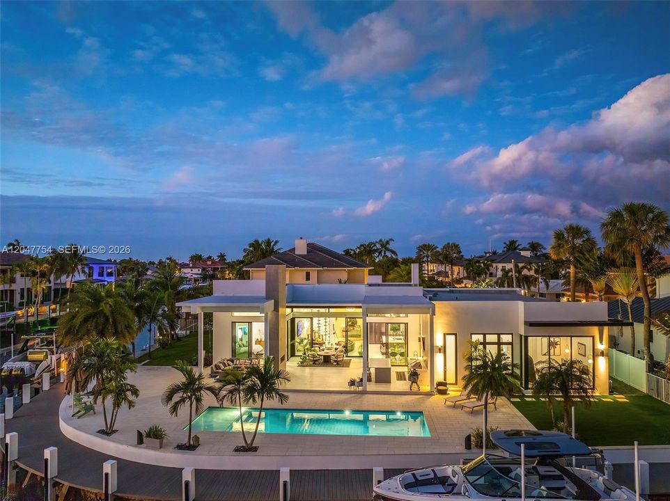Active With Contract: $6,950,000 (3 beds, 4 baths, 3122 Square Feet)