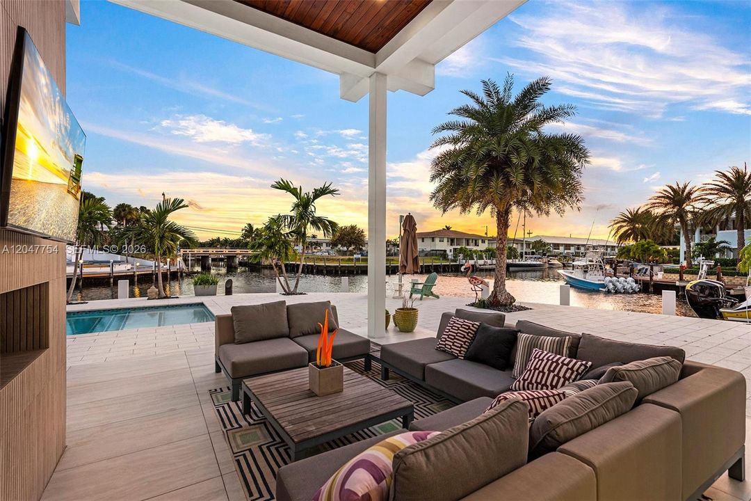 Active With Contract: $6,950,000 (3 beds, 4 baths, 3122 Square Feet)