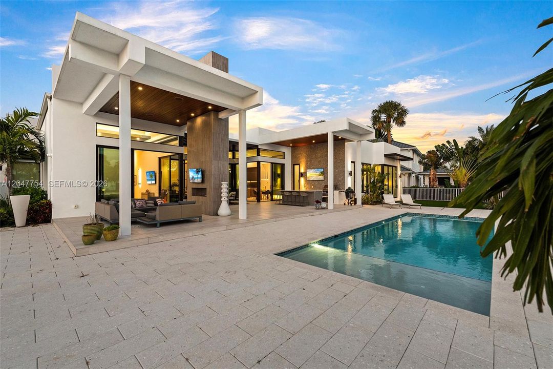 Active With Contract: $6,950,000 (3 beds, 4 baths, 3122 Square Feet)