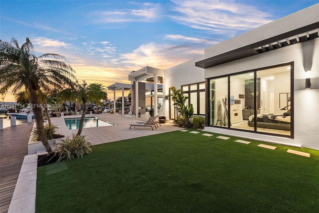 Active With Contract: $6,950,000 (3 beds, 4 baths, 3122 Square Feet)