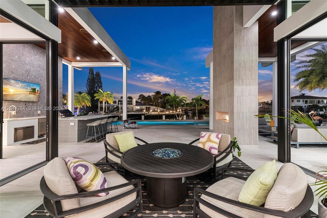 Active With Contract: $6,950,000 (3 beds, 4 baths, 3122 Square Feet)