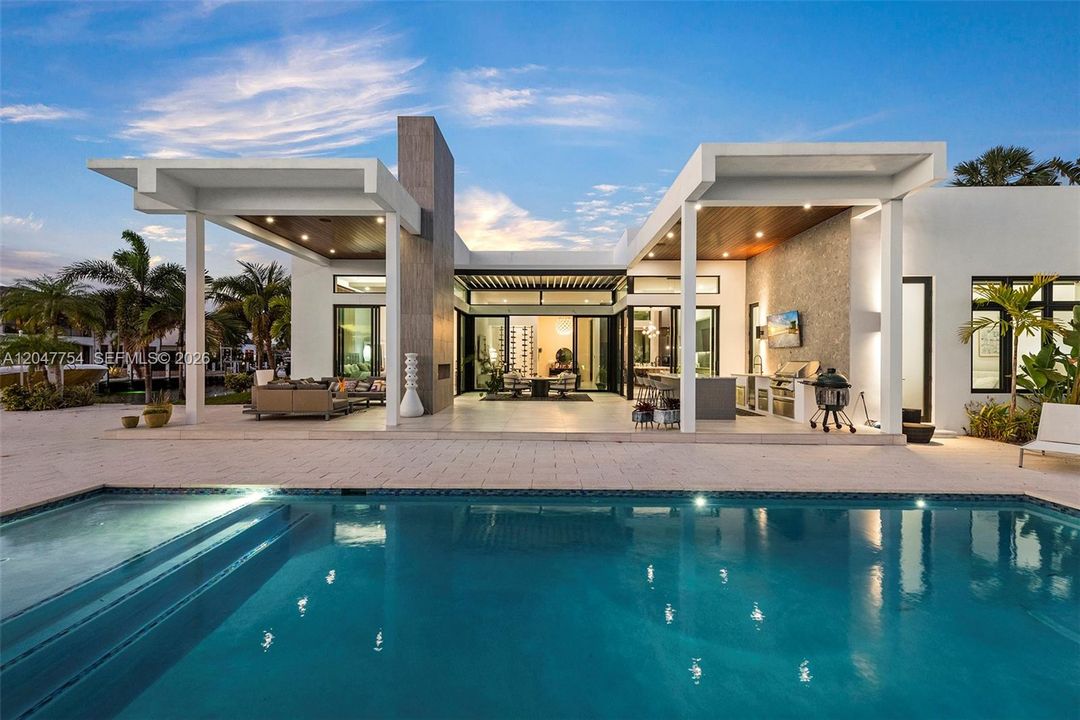 Active With Contract: $6,950,000 (3 beds, 4 baths, 3122 Square Feet)