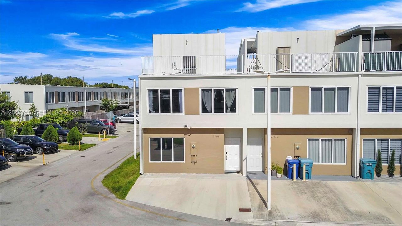 For Sale: $389,999 (4 beds, 3 baths, 1434 Square Feet)