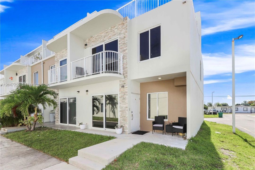 For Sale: $389,999 (4 beds, 3 baths, 1434 Square Feet)