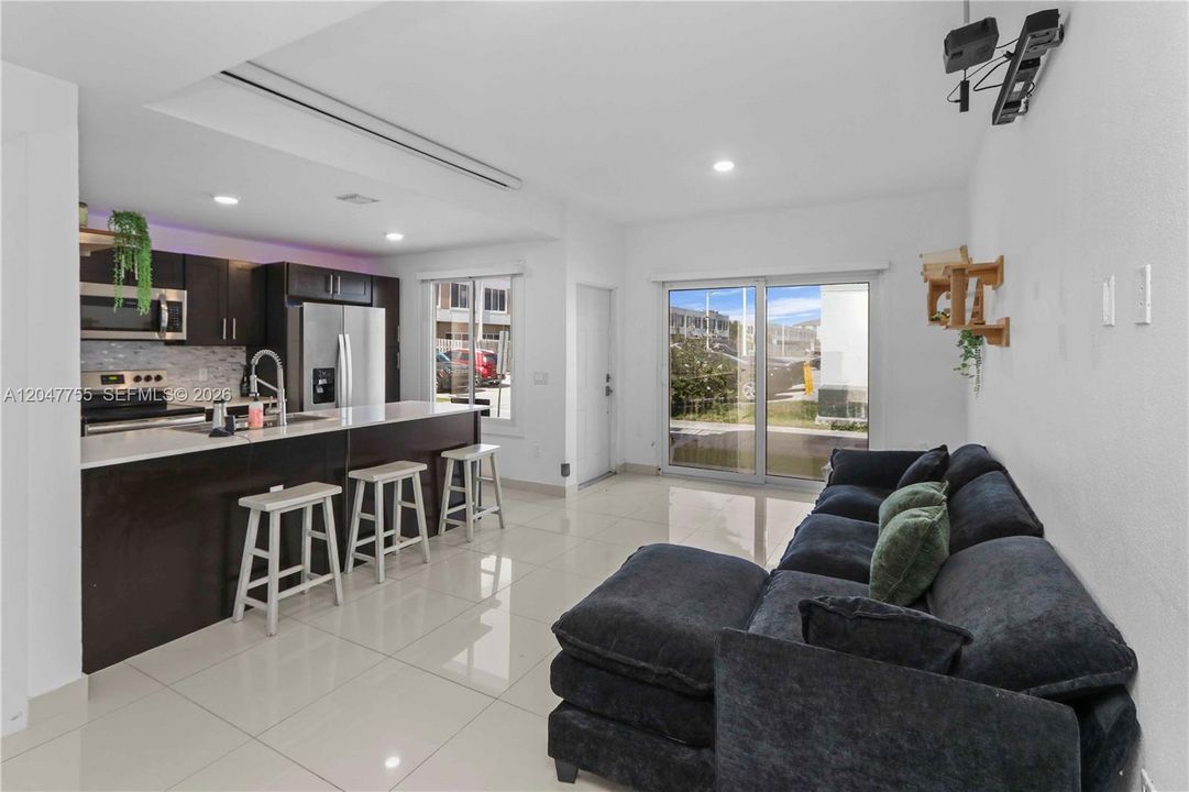 For Sale: $389,999 (4 beds, 3 baths, 1434 Square Feet)