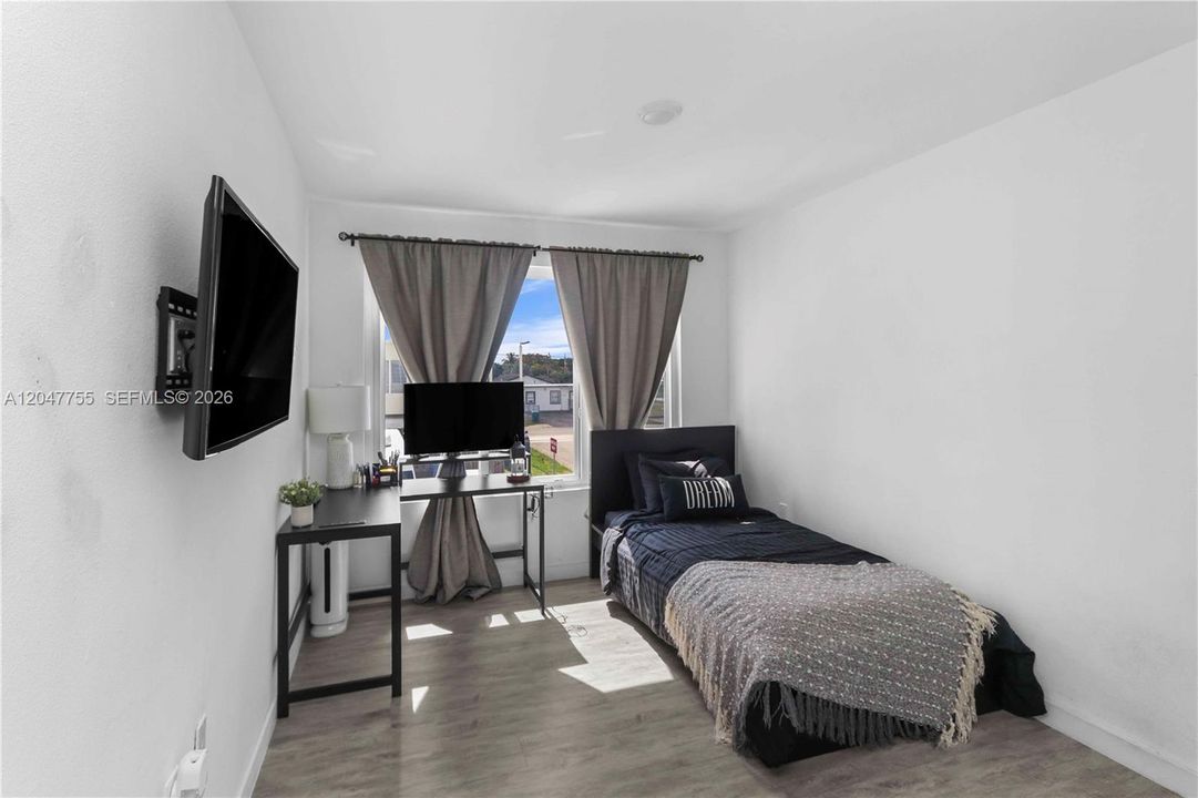 For Sale: $389,999 (4 beds, 3 baths, 1434 Square Feet)