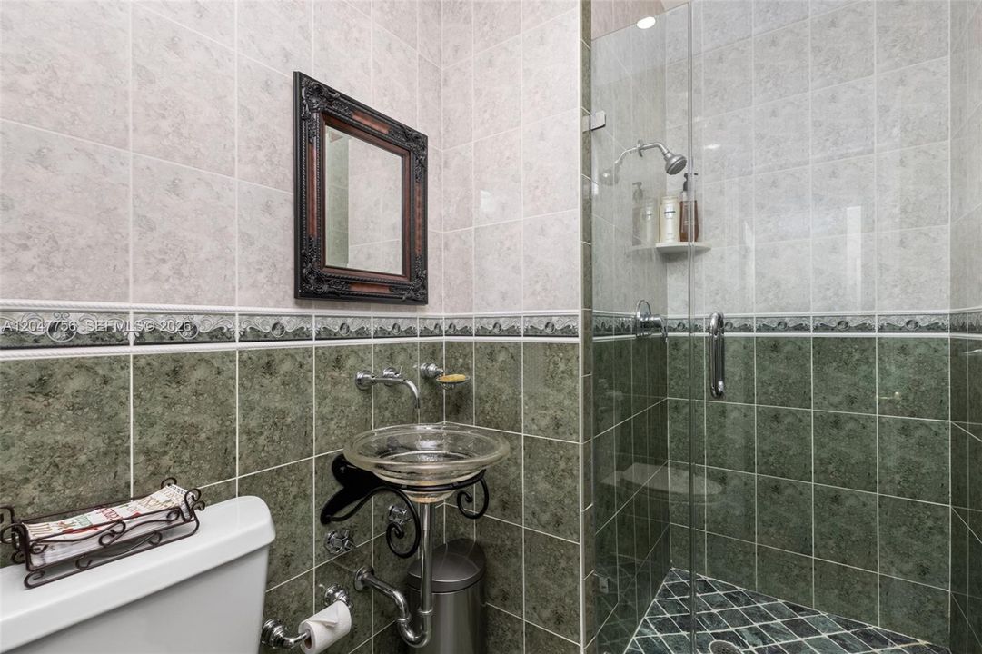 En Venta: $4,499,000 (3 camas, 4 baños, 3315 Pies cuadrados)