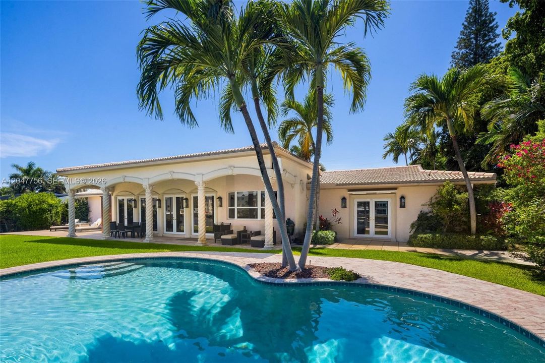 En Venta: $4,499,000 (3 camas, 4 baños, 3315 Pies cuadrados)