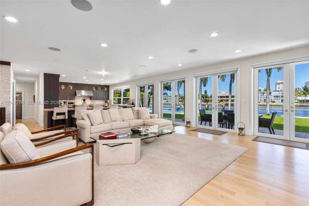 En Venta: $4,499,000 (3 camas, 4 baños, 3315 Pies cuadrados)